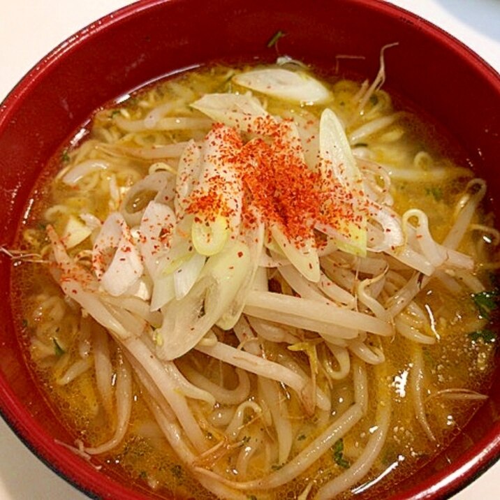 モヤシたっぷり☆ピリ辛パクチーラーメン